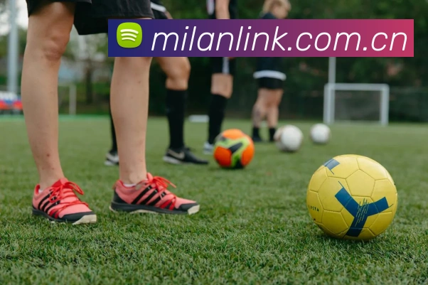 广州恒大与上海上演巅峰对决球迷期待精彩赛事再创经典瞬间